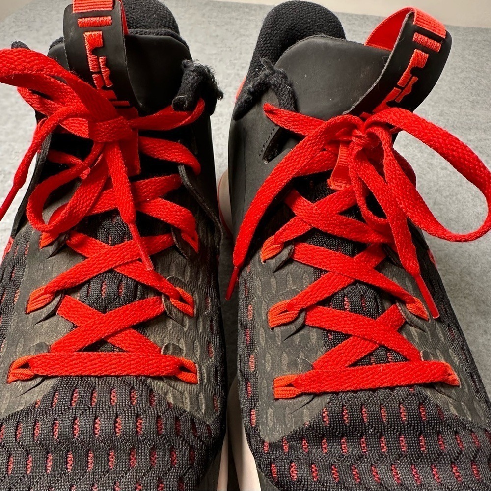 Nike LeBron Witness 5 Mens Basketball Shoes Black Bright Crimson Size 10.5 - Picture 3 of 6